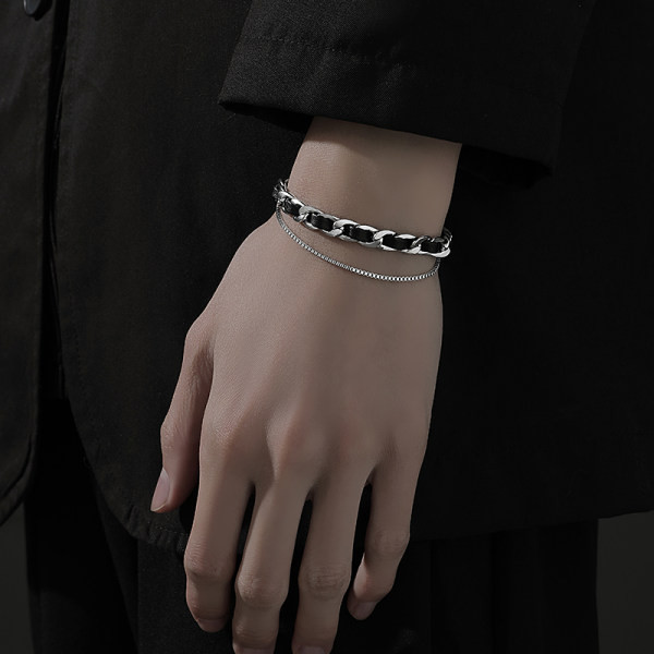 Modern férfi bőr karkötő fém elemmel