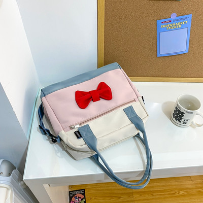 Gyermek vízálló táska szalaggal és vállfogantyúval