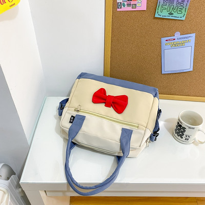 Gyermek vízálló táska szalaggal és vállfogantyúval