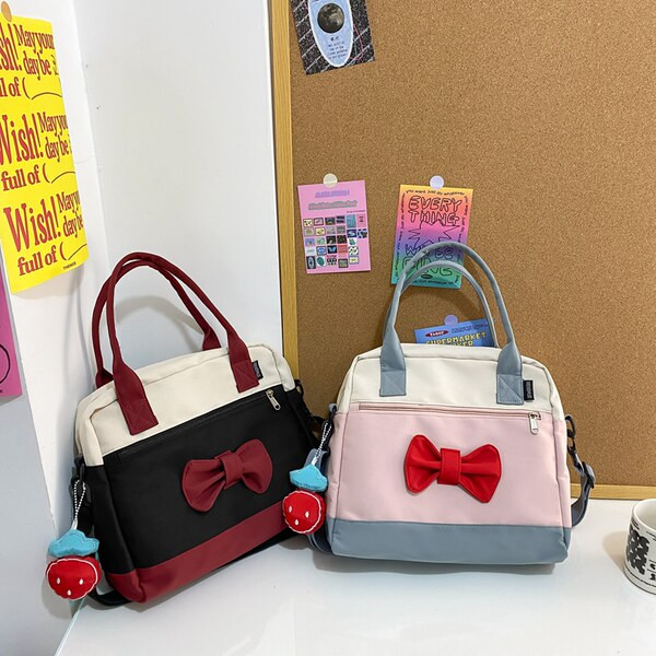 Gyermek vízálló táska szalaggal és vállfogantyúval