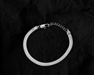 Modern férfi karkötő - tiszta modell