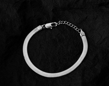 Modern férfi karkötő - tiszta modell