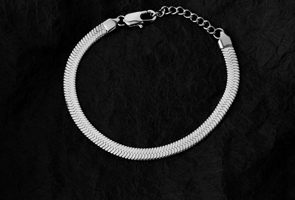 Modern férfi karkötő - tiszta modell