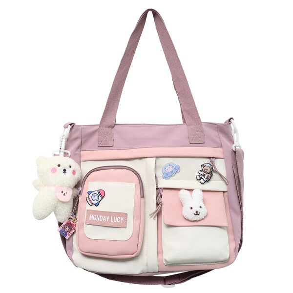 Textiltáska elülső zsebekkel és felirattal