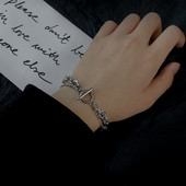 Vīriešu rokassprādze sudraba krāsā - retro stilā