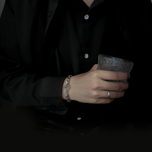 Vīriešu rokassprādze sudraba krāsā - retro stilā