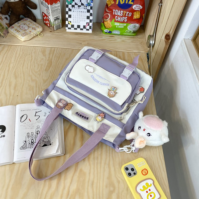 Skolas soma ar uzrakstu