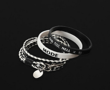 Alkalmi férfi betűkkel ellátott karkötő