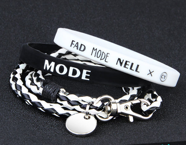 Alkalmi férfi betűkkel ellátott karkötő