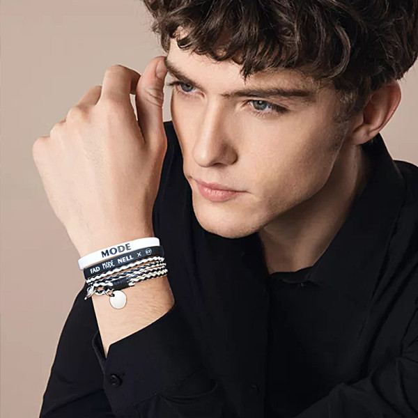 Alkalmi férfi betűkkel ellátott karkötő