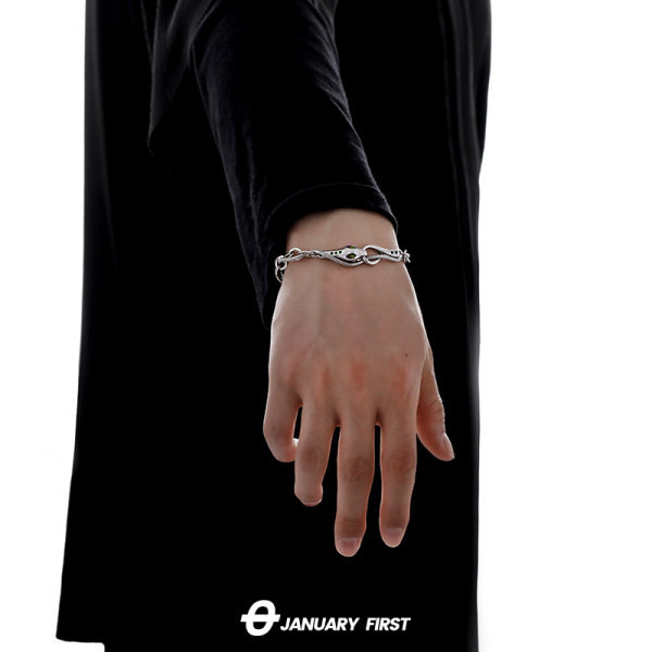 Vīriešu rokassprādze ar metāla apdari