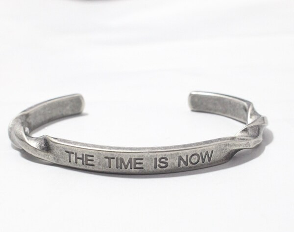 Alkalmi férfi acél karkötő felirattal