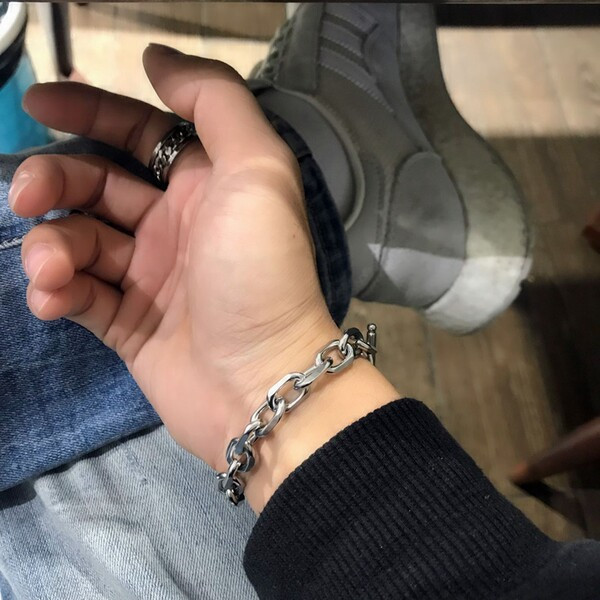 Férfi titán acél karkötő - ezüst színben