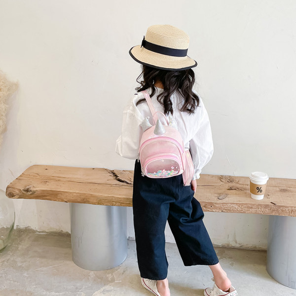 Mala dječja torba sa 3D elementima