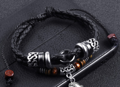 Ανδρικό βραχιόλι με μεταλλικό μενταγιόν