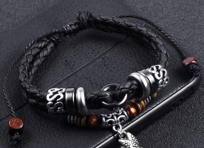 Ανδρικό βραχιόλι με μεταλλικό μενταγιόν