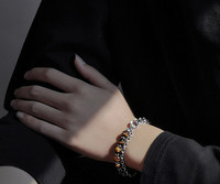 Ανδρικό βραχιόλι με διακοσμητικές πέτρες