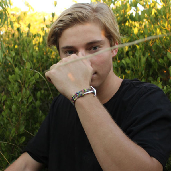 Férfi karkötő horgonyfonás mintával