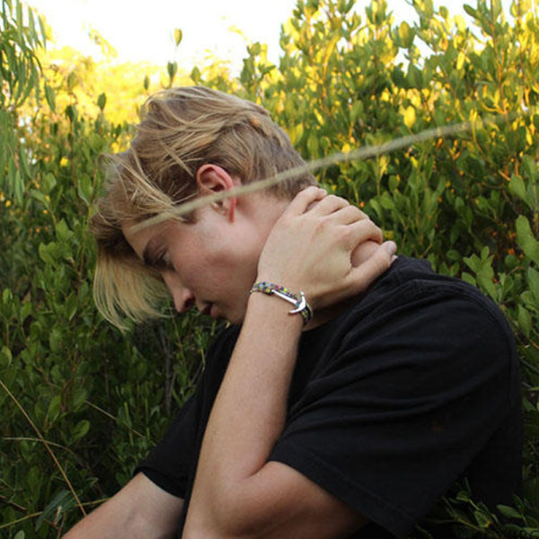 Férfi karkötő horgonyfonás mintával