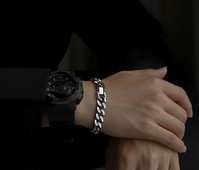 Vīriešu rokassprādze no tērauda sudraba krāsā