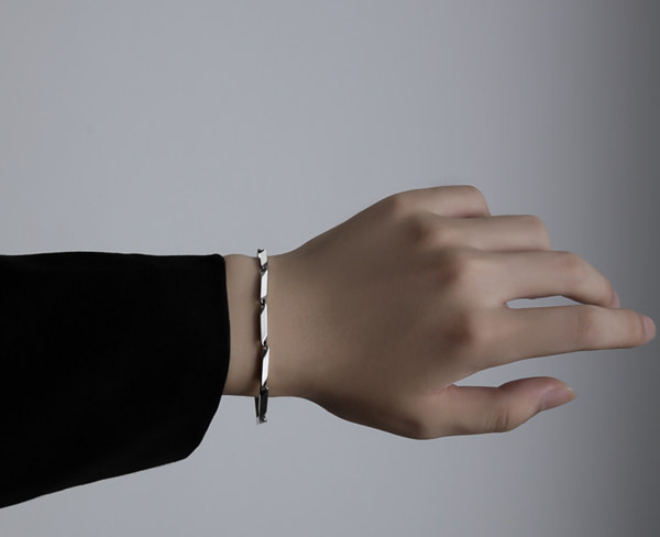 Moderna čelična narukvica za muškarce