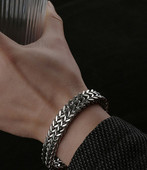 Μοντέρνο ανδρικό βραχιόλι - σε ασημί χρώμα