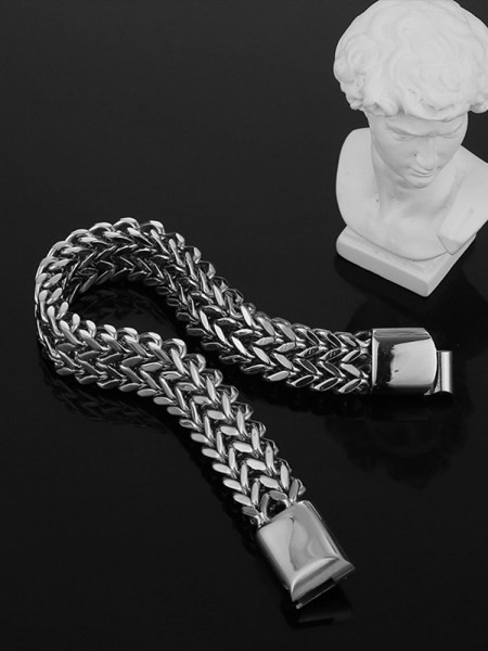 Μοντέρνο ανδρικό βραχιόλι - σε ασημί χρώμα