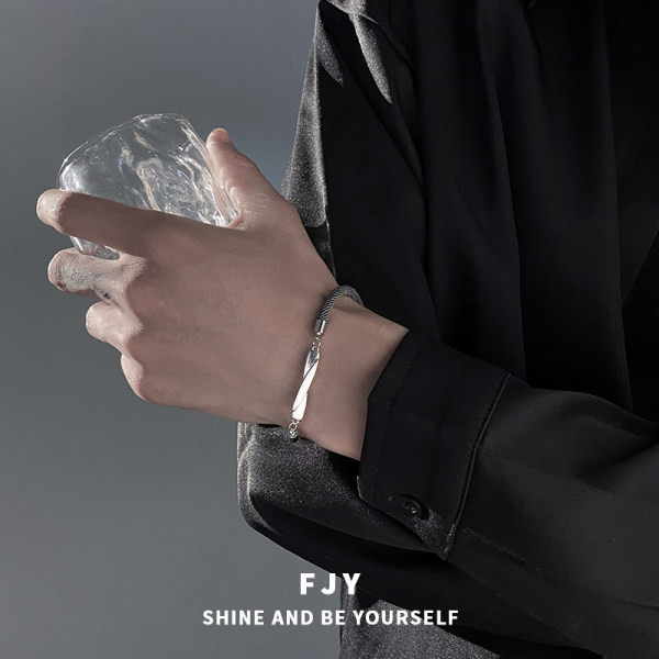 Vīriešu rokassprādzes gadījuma modeļa bizes veids