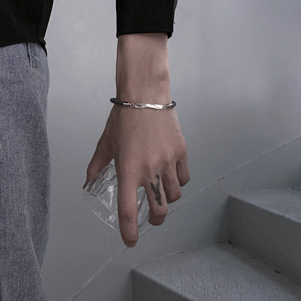 Vīriešu rokassprādzes gadījuma modeļa bizes veids