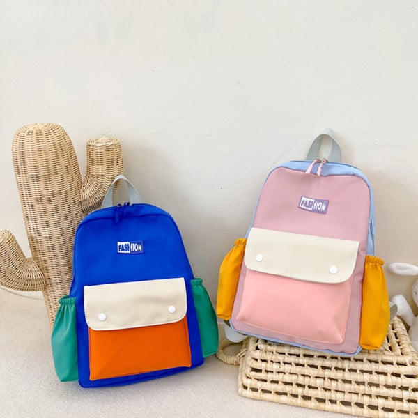 Gyermek hátizsák zsebbel és gombbal