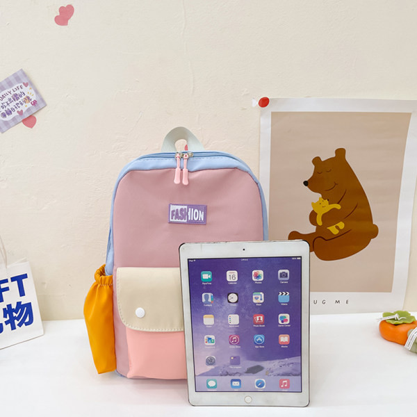 Gyermek hátizsák zsebbel és gombbal