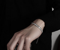 Moderna vīriešu rokassprādze