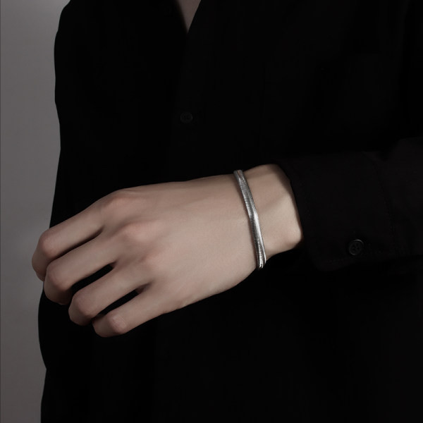 Moderna vīriešu rokassprādze