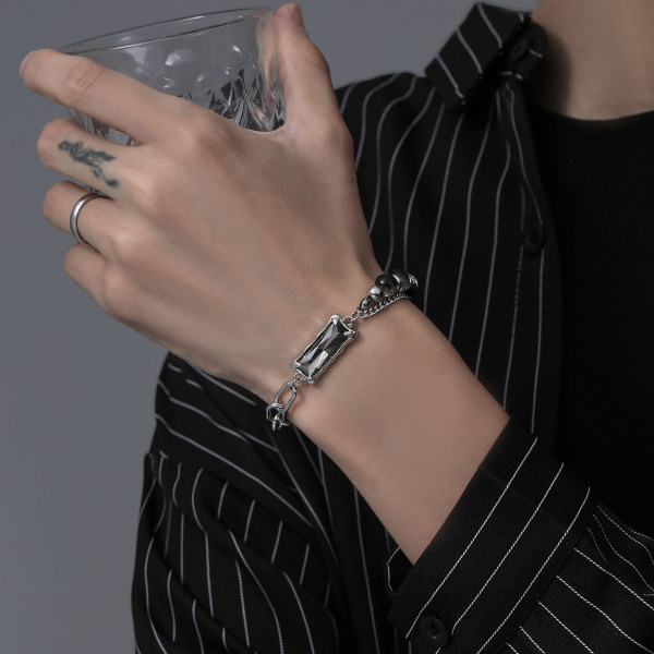 Jauna modeļa vīriešu rokassprādze ar krellēm un dekoratīviem akmeņiem