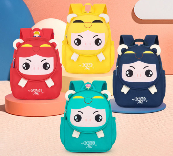 Jauna modeļa bērnu mugursoma ar 3D aplikāciju un uzrakstu