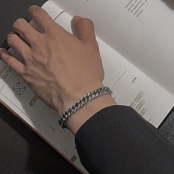 Vīriešu ikdienas rokassprādzes tīrs modelis