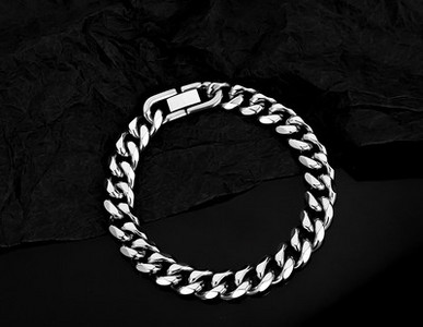 Ezüst színű acél karkötő