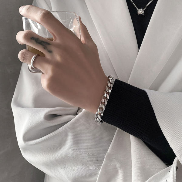 Ezüst színű acél karkötő