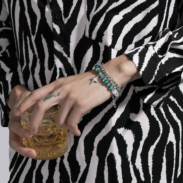 Férfi karkötő színes gyöngyökkel