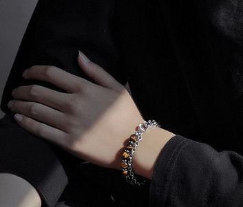 Vīriešu ikdienas rokassprādze ar tērauda fāzēm