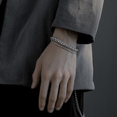 Vīriešu rokassprādzes ikdienas modelis