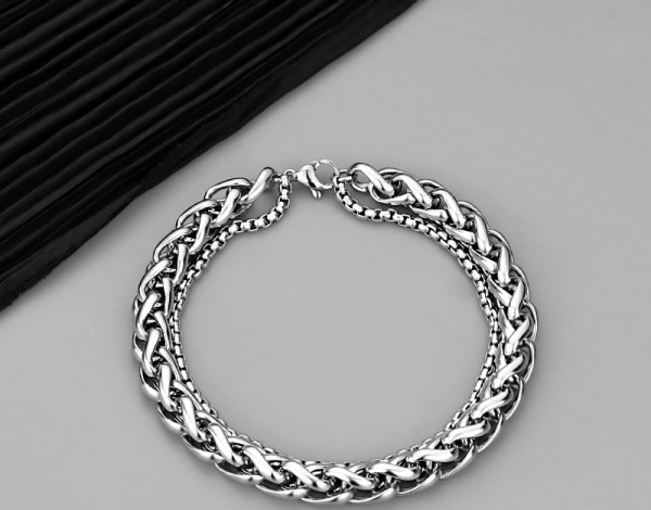 Vīriešu rokassprādzes ikdienas modelis