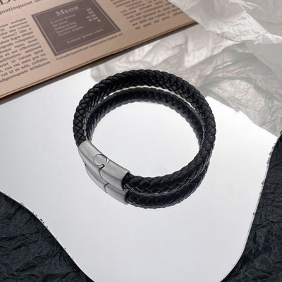 Eko bőrből készült stílusos férfi karkötő fém csattal