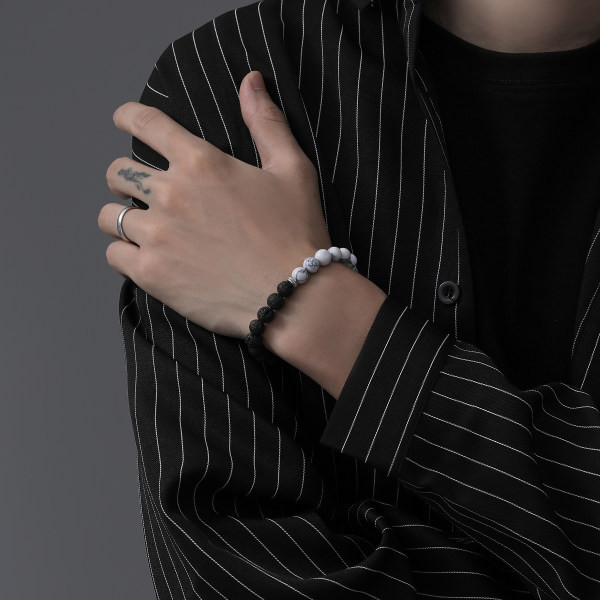 Férfi karkötő gyöngyökkel