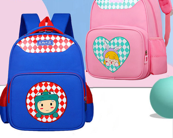 Gyermek hátizsák zsebbel, különböző színekben