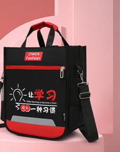 Vodootporna dječja torba sa šarenom aplikacijom i natpisom