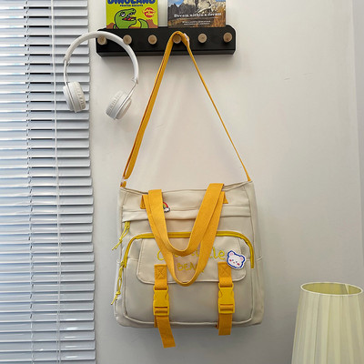 Tekstilna torba s izvezenim tekstom i privjeskom za dječake i djevojčice