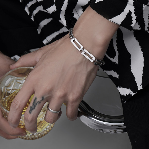 Rokassprādze no titāna tērauda ikdienas modelis