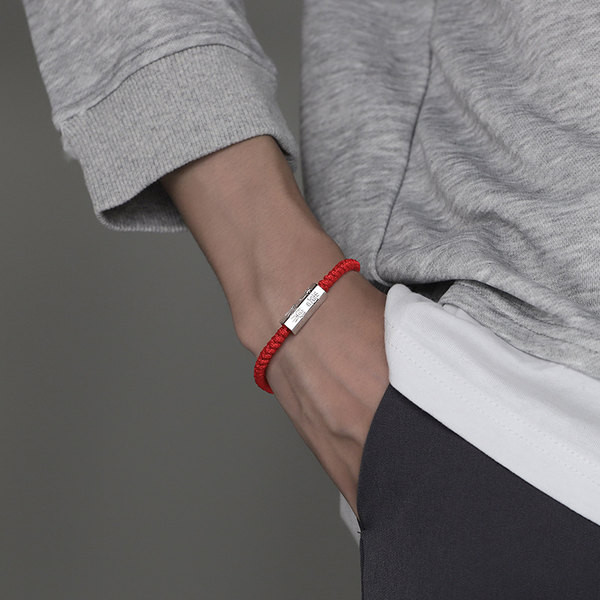 Regulējama rokassprādze ar metāla apdari vīriešiem