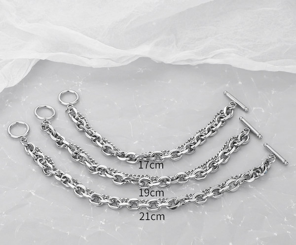 Kétrétegű férfi karkötő csattal